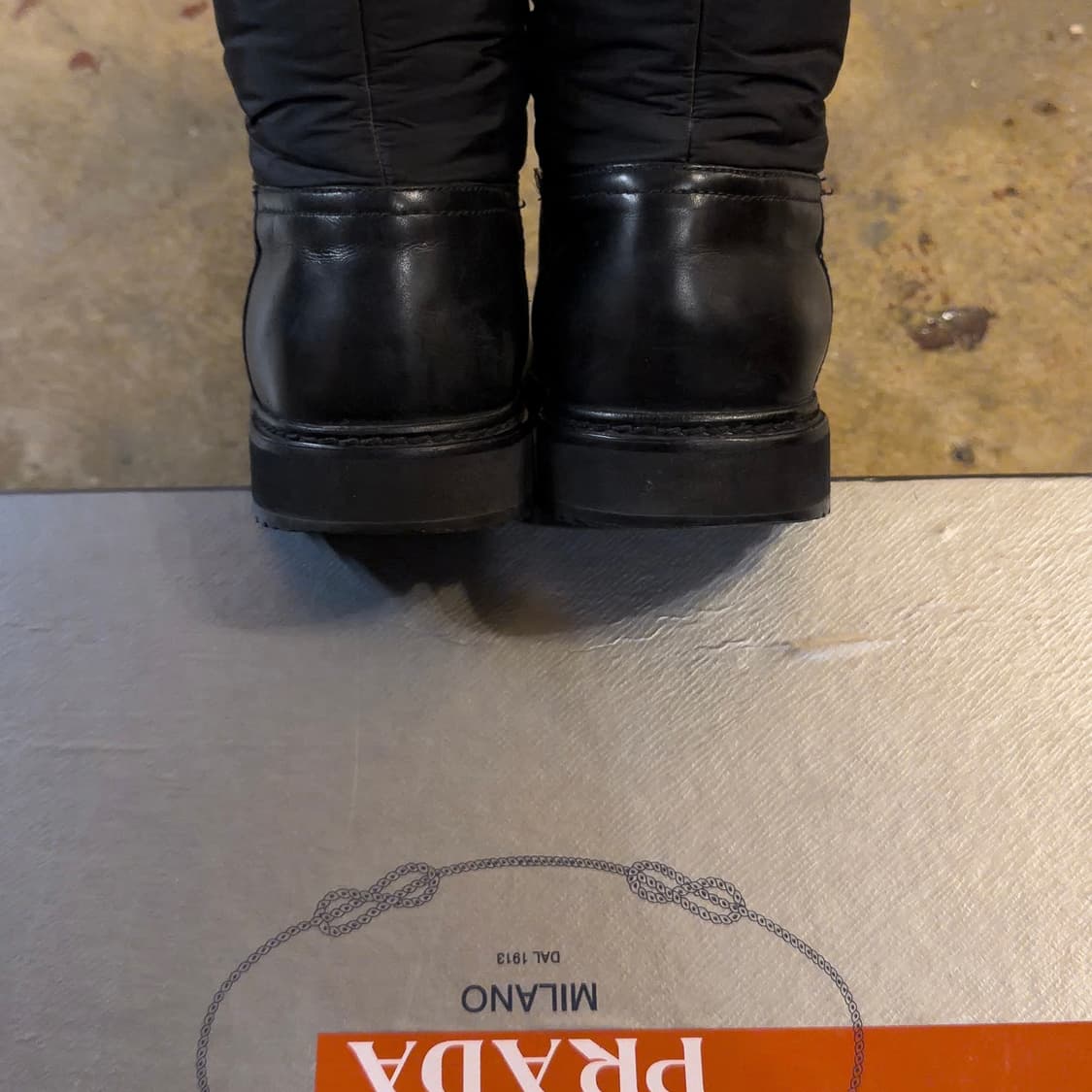 프라다 패치 디테일 퍼 부츠 상품이미지6