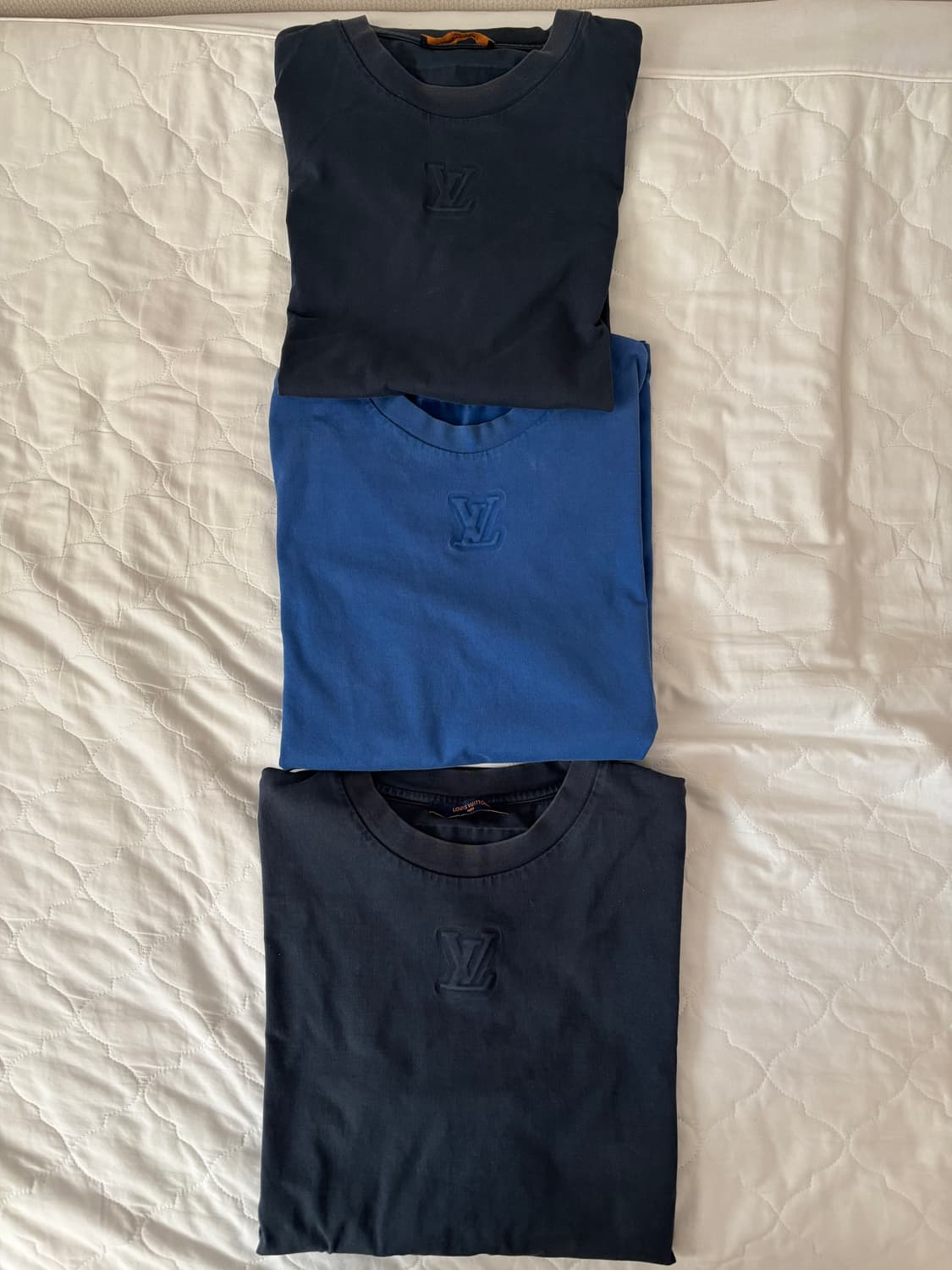 루이비통 엠보스드 정품 반팔 3벌 일괄 판매 상품이미지1