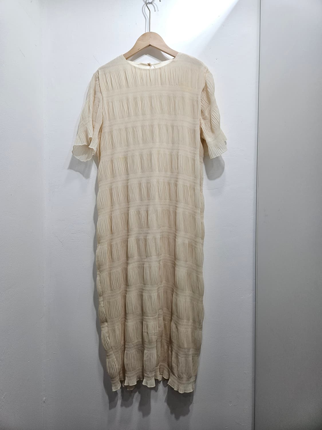 아이보리 플리츠 반팔 롱원피스  상품이미지1