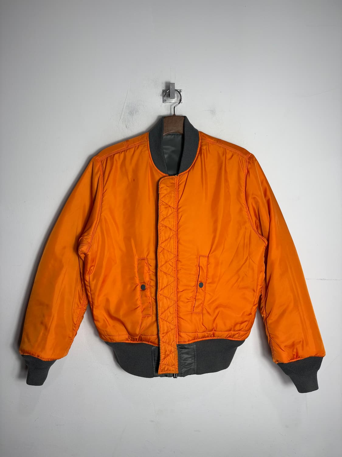 알파 인더스트리 ma-1 양면 항공점퍼 건메탈 상품이미지7