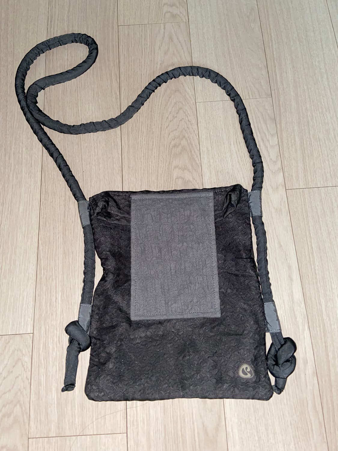 코이세이오 SHIRRING ROPE CROSS BAG GREY 상품이미지1
