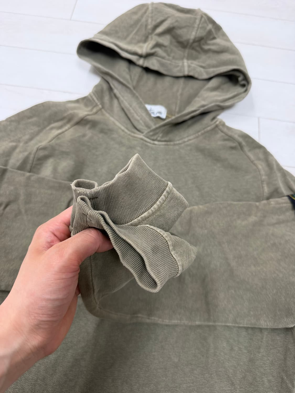 스톤아일랜드 후드티 L 사이즈  사진찍고 절대 안입습니다  상태 8.0/ 상품이미지2