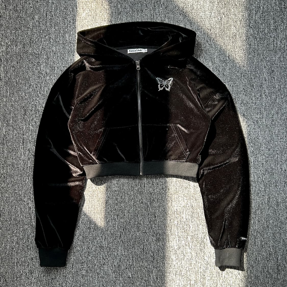 팬시클럽 벨벳 비즈 크롭 후드집업 상품이미지1