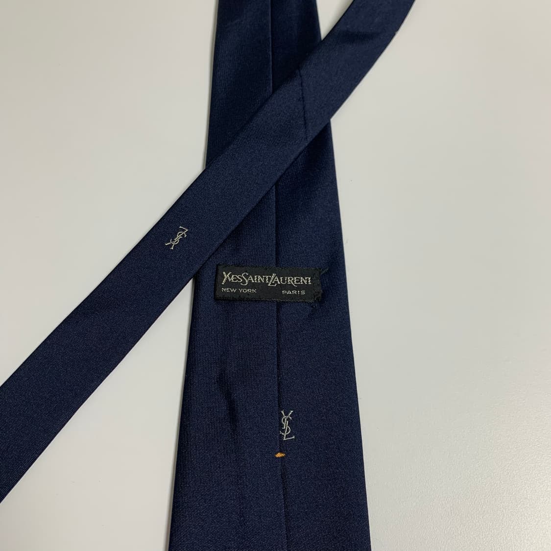 입생로랑(YSL) 심플로고 다크네이비 단색 명품넥타이 100폴리 8cm 상품이미지6