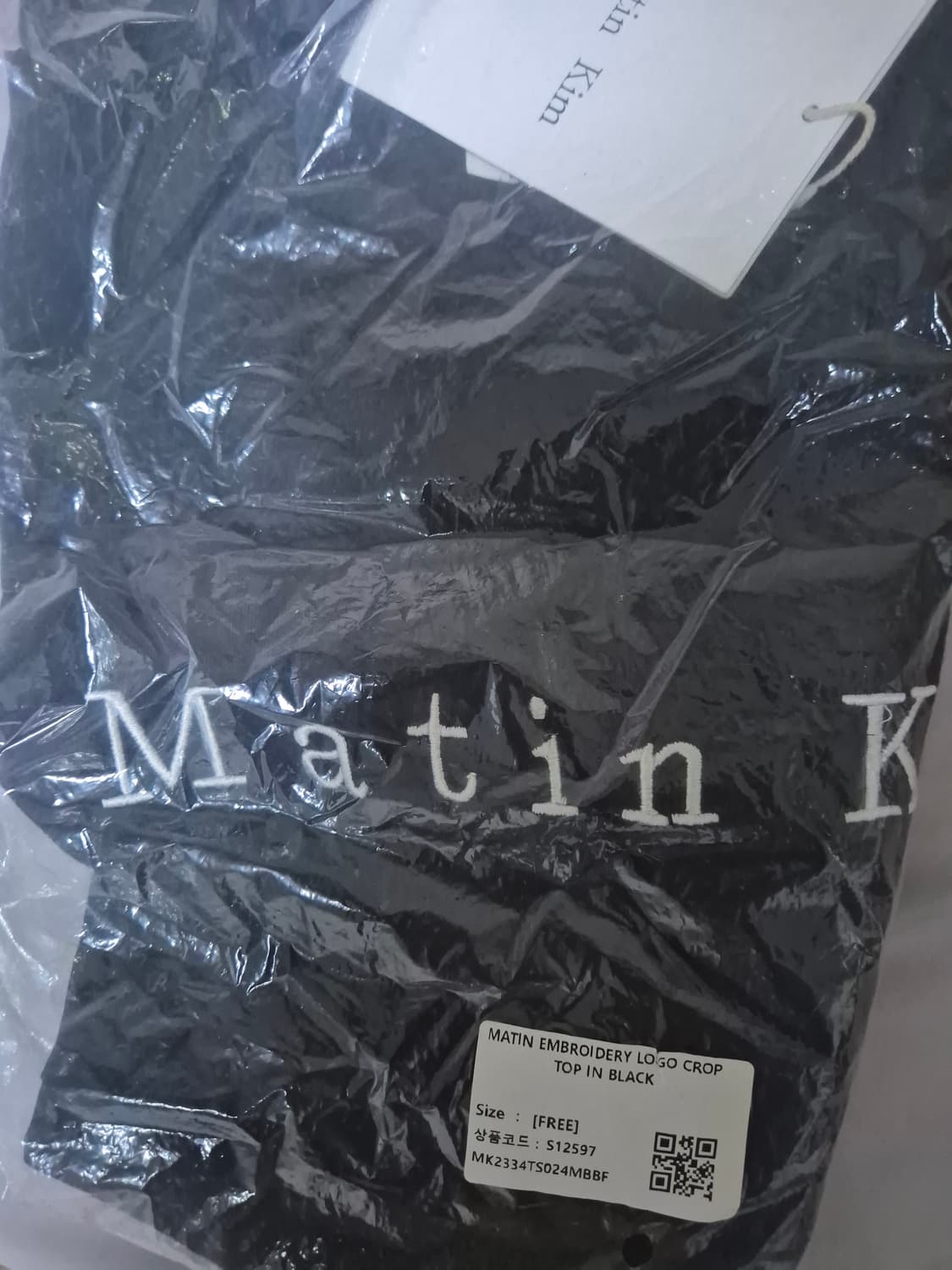 (새상품) 마뗑킴 자수 로고 크롭 탑 블랙/화이트 상품이미지5