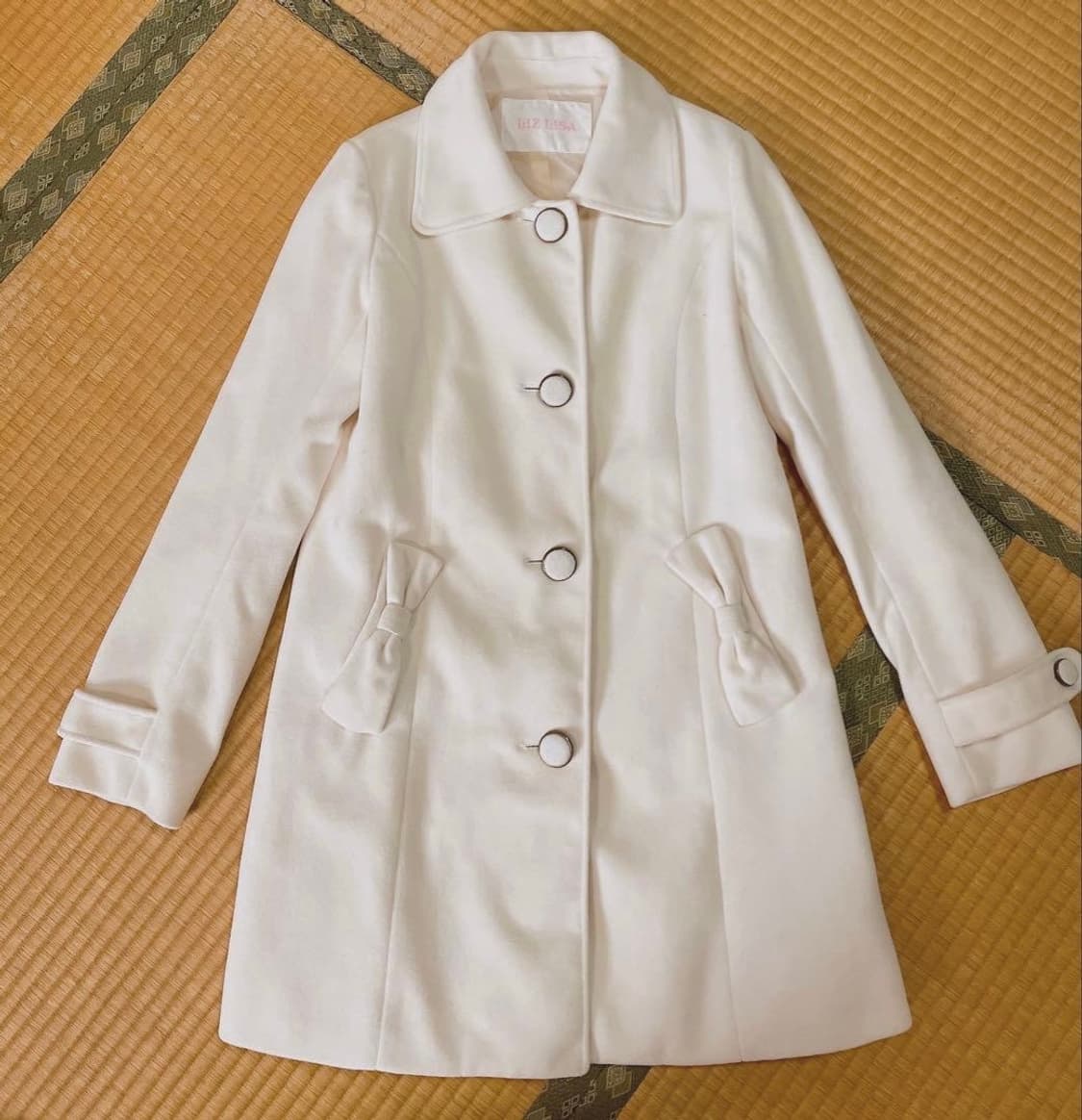 리즈리사 화이트 리본 미들 코트 상품이미지1