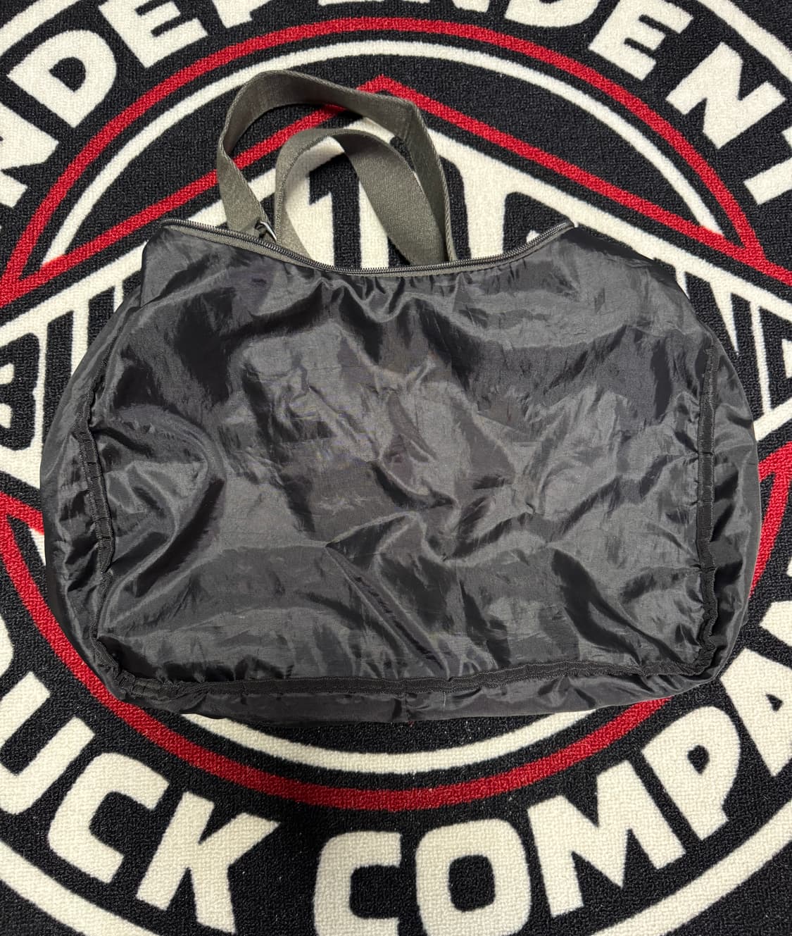 지유 숄더 크로스바디 백 그레이 상품이미지5