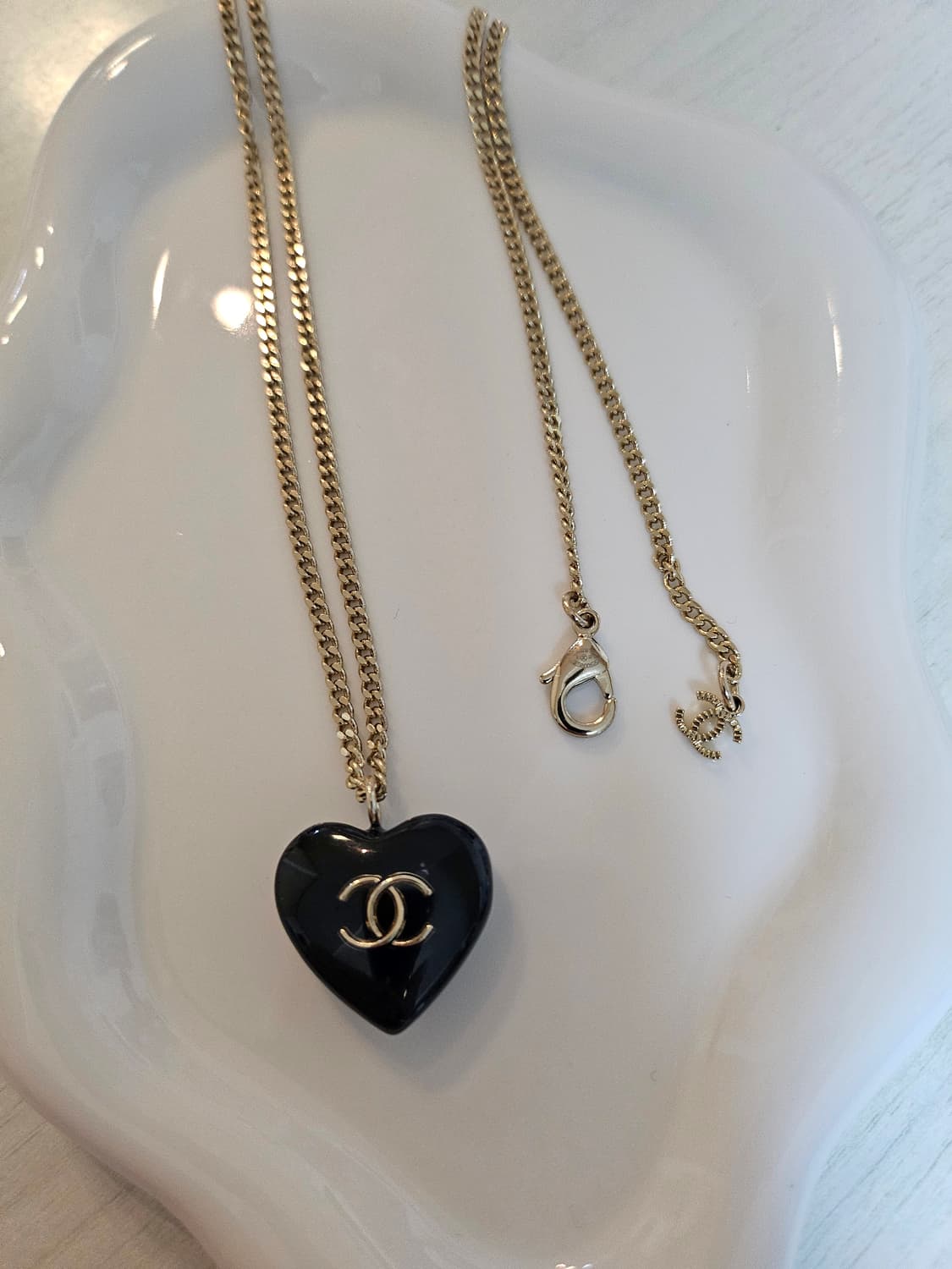 샤넬 업사이클링 블랙 하트 목걸이 상품이미지2
