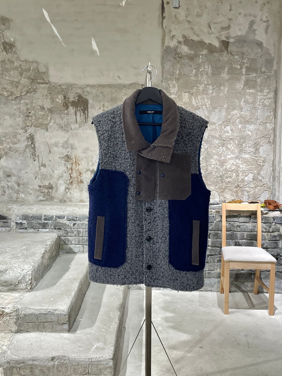 제너럴 아이디어 그레이 코듀로이 카라 배색 울 베스트 상품이미지1