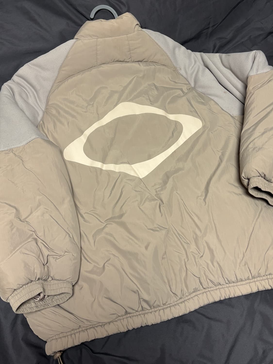 [L] 미스치프 롬버스 팀 다운 자켓 베이지 상품이미지4