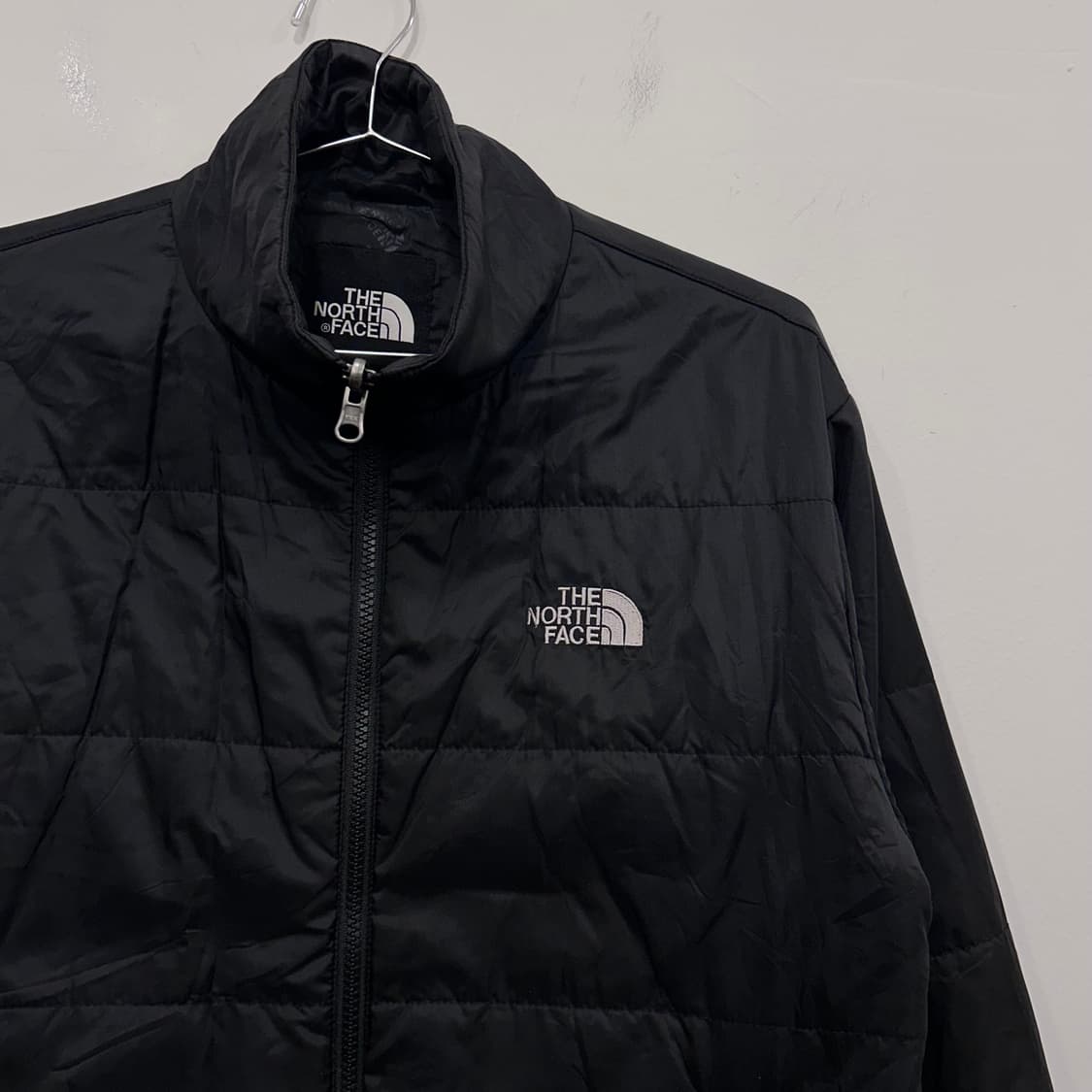 노스페이스 스몰로고 퀼팅 하이넥 경량 패딩 상품이미지1