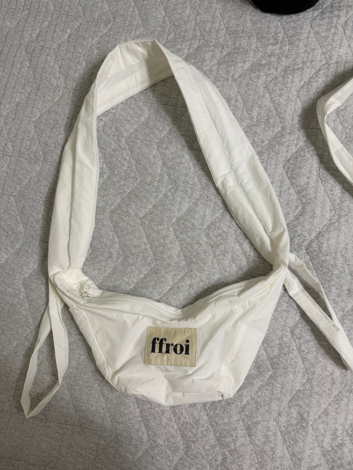 ffroi 프루아 러슬백 화이트 상품이미지1