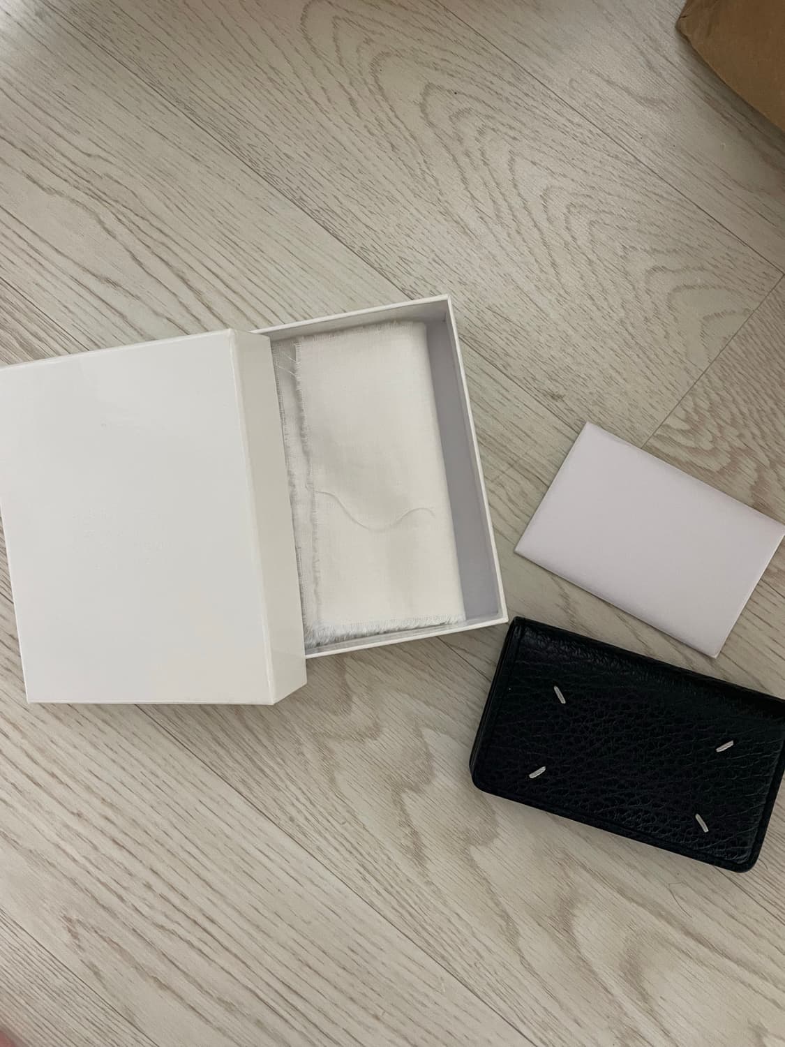 메종 마르지엘라 스티치 레더 플랩 카드 홀더 블랙 상품이미지1