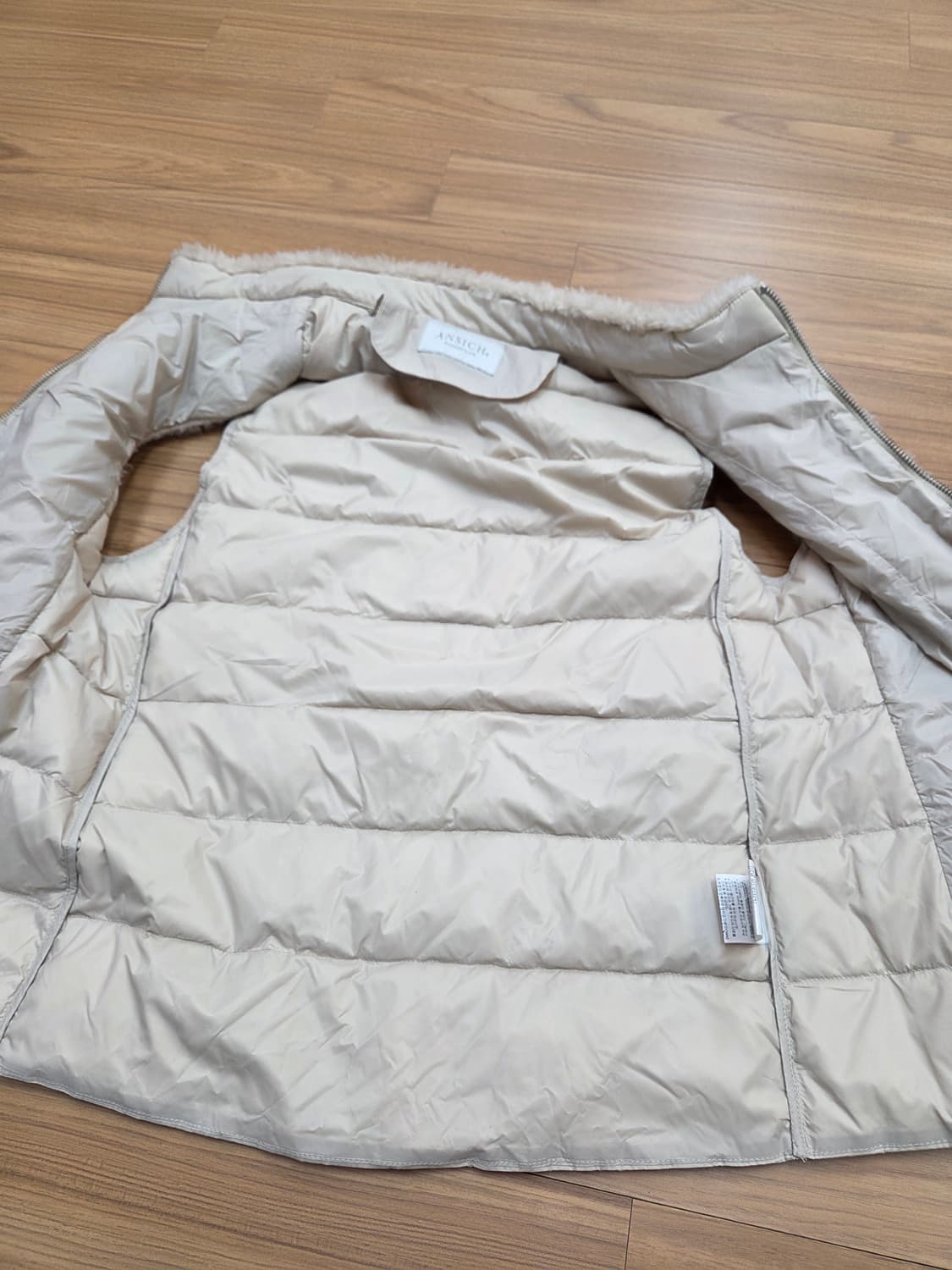 ANSICH 아이보리 양털 조끼 판매합니다. 55사이즈이며, 가슴둘레는  상품이미지4