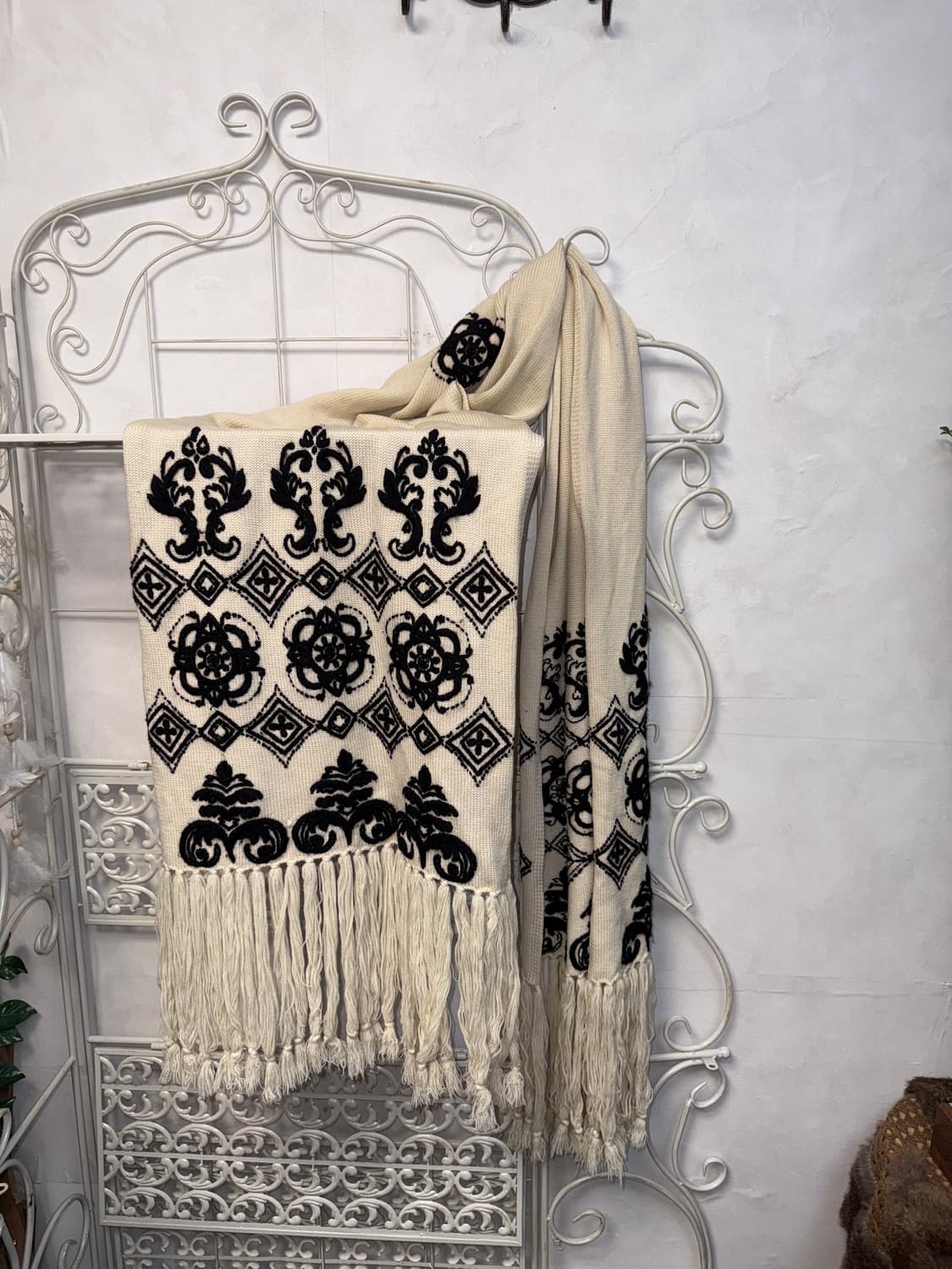 Ivory oriental tassel maxi muffler 상품이미지1