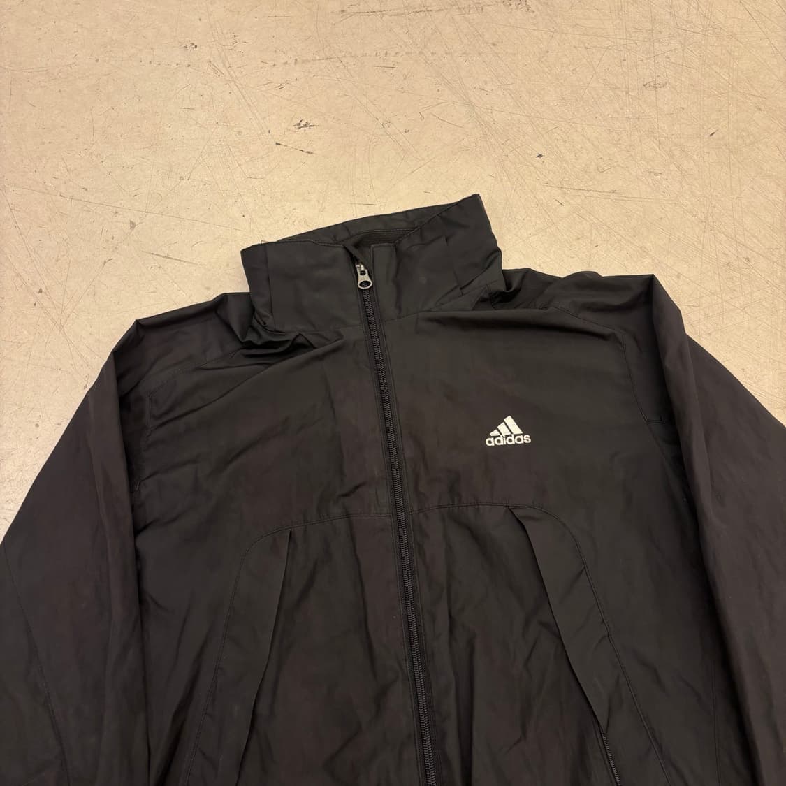 아디다스 스몰로고 블랙 바람막이 상품이미지2