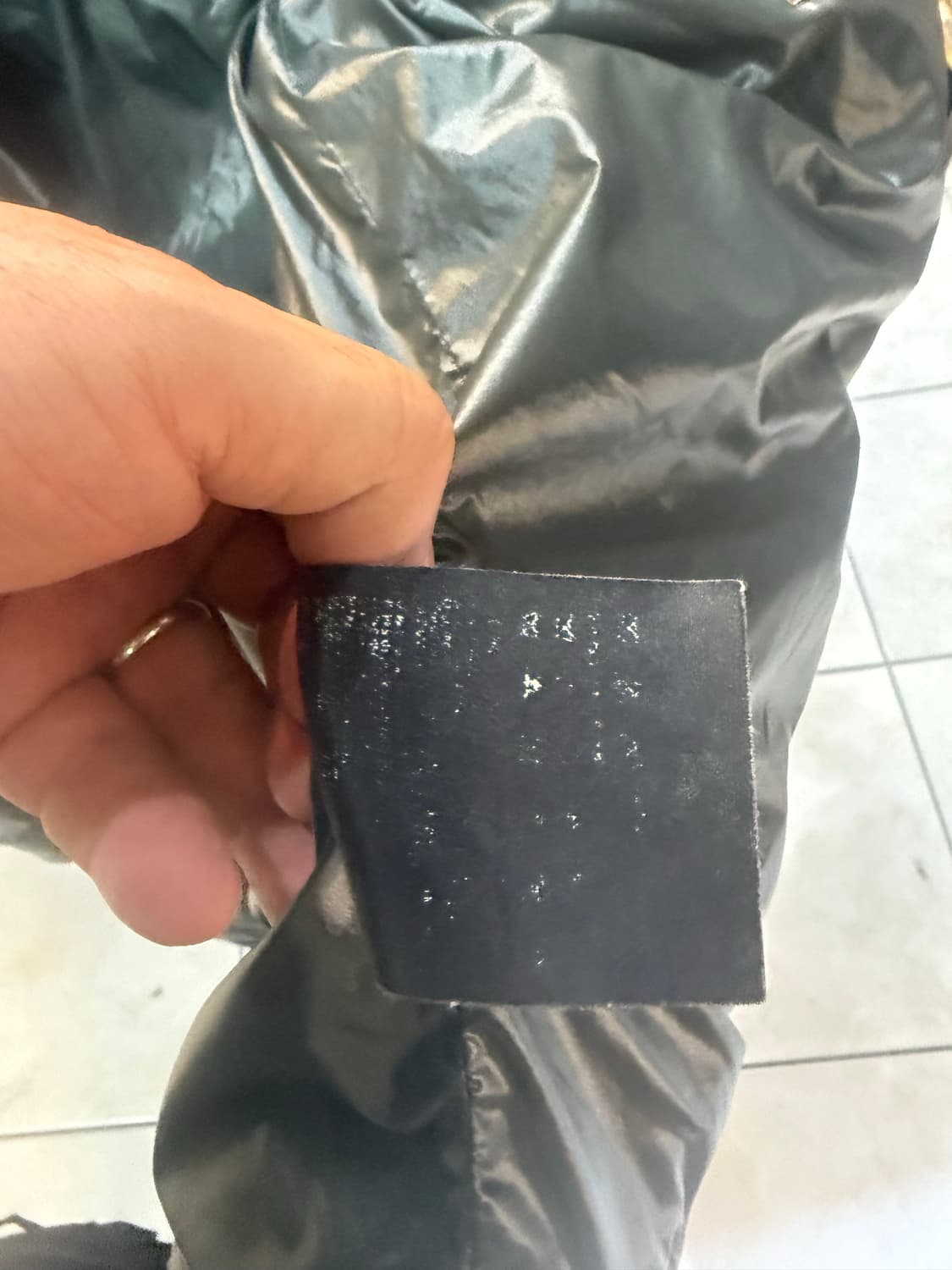 52/100 정품 프라다 경량패딩 팝니다 상품이미지5