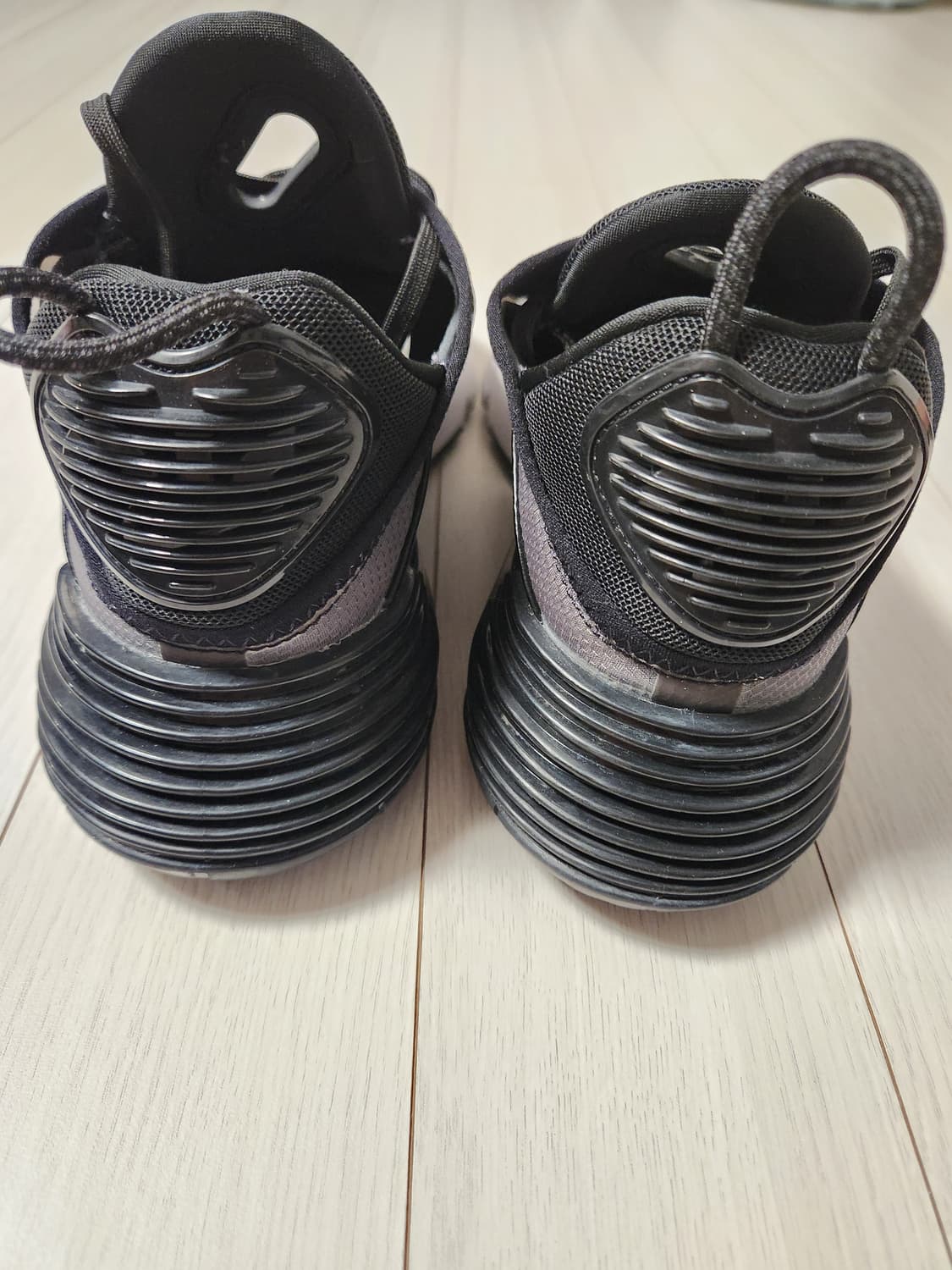 나이키 운동화 에어맥스 2090_C CW7306-001 사이즈260

사 상품이미지5