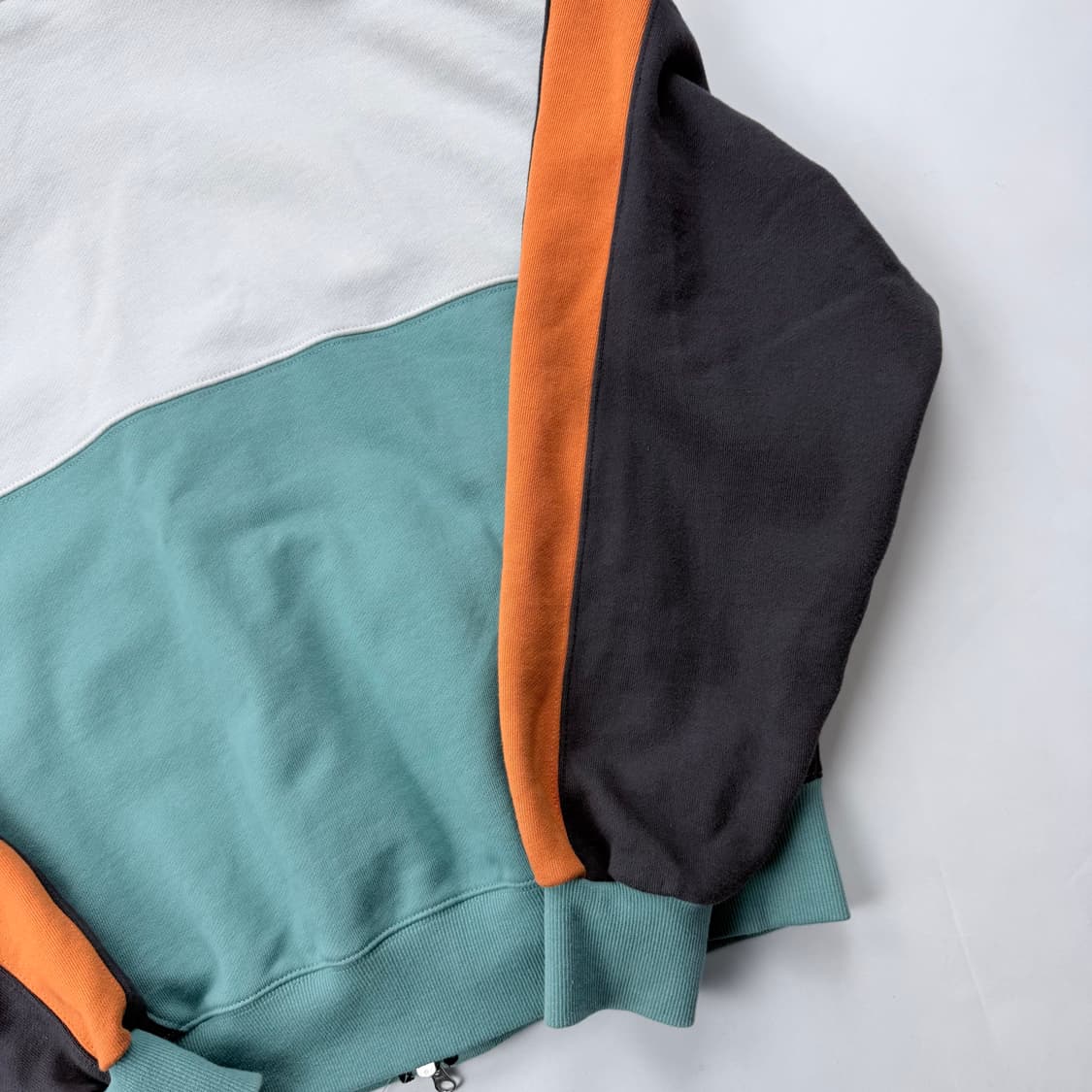 더바이닐하우스 풀집업 스웻셔츠 상품이미지10