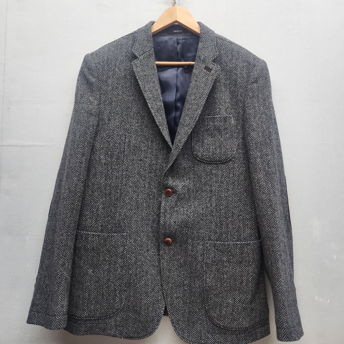 헤지스 로고자수 헤링본 울 엘보패치 블레이저 100(L) 상품이미지1