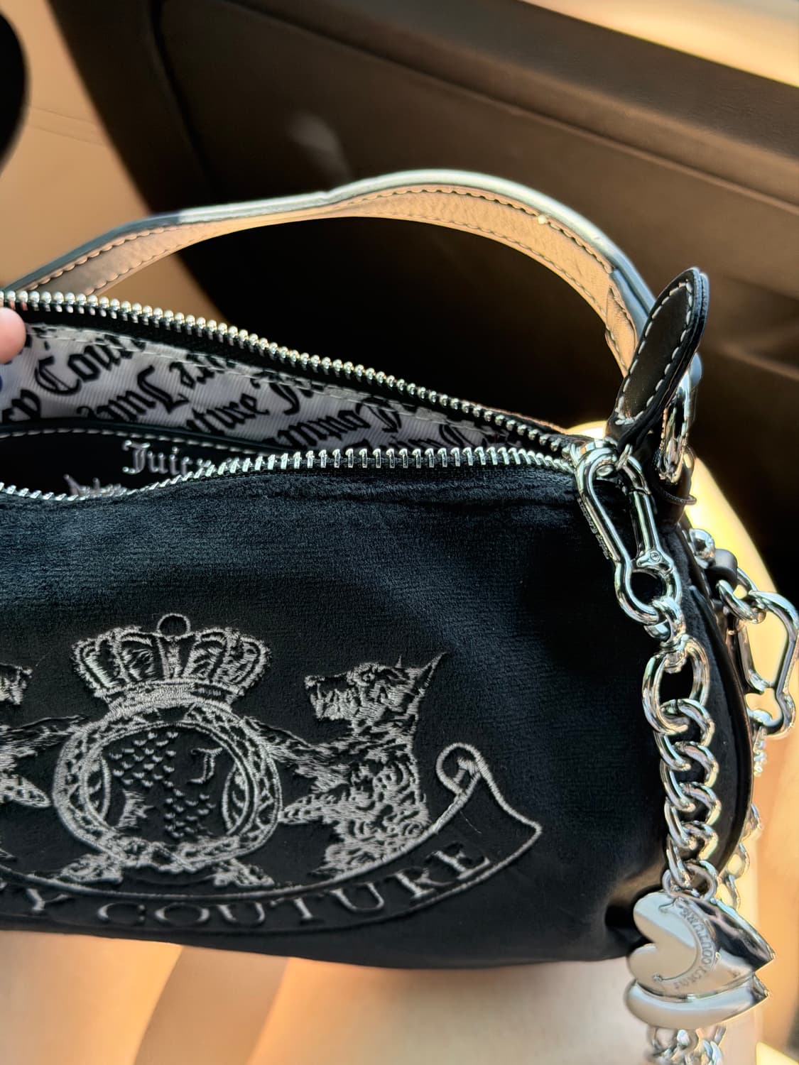 [프리뷰 세일] 쥬시꾸뀌르 블랙 벨벳 숄더백 상품이미지4