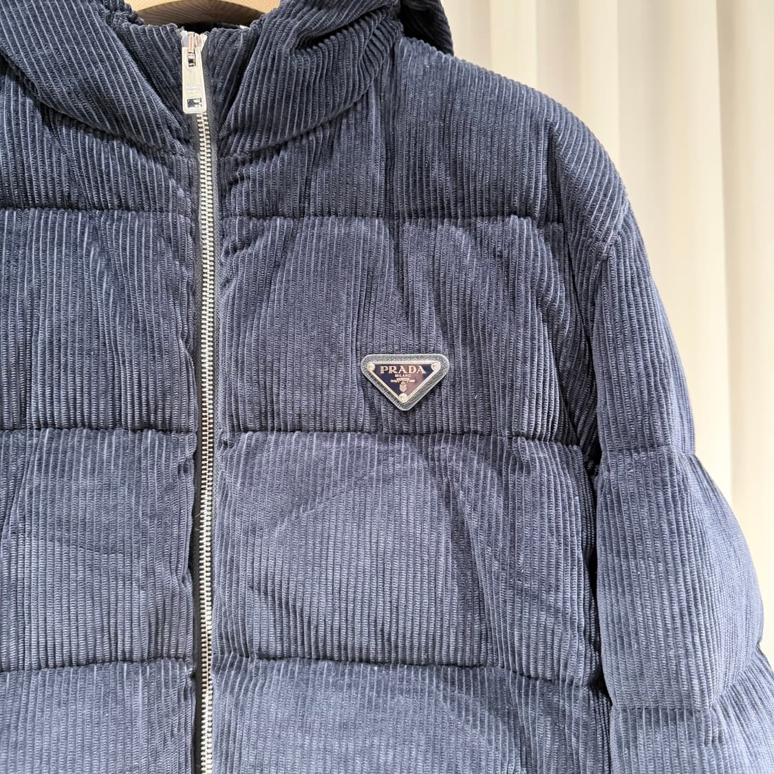 50 / 프라다 코듀로이 후드 네이비 패딩 상품이미지2