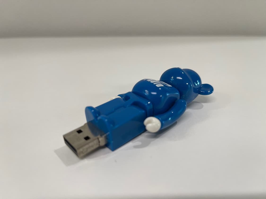 베어브릭 100% USB 메모리 블루 상품이미지3