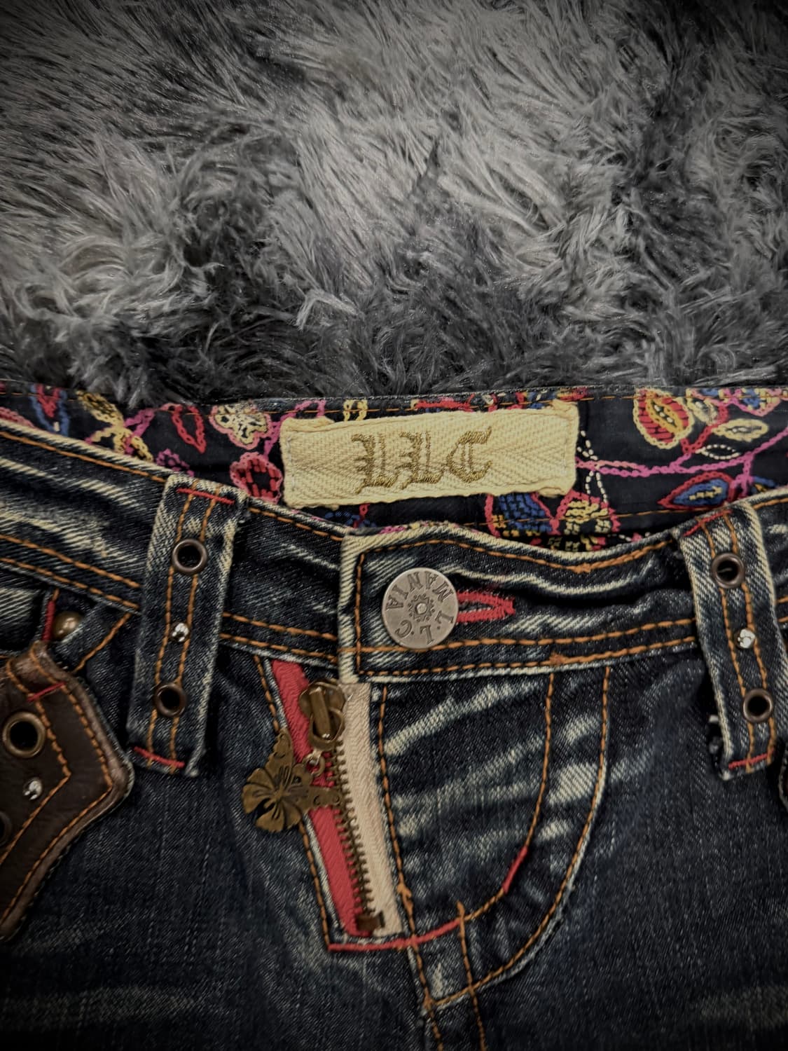 포켓 가죽 패치 워싱 로우라이즈 부츠컷 데님팬츠 상품이미지5