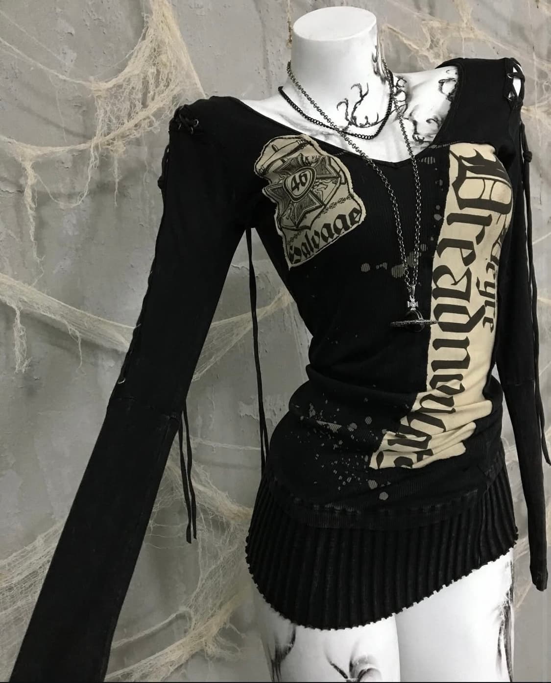 Salvage Lettering Patch Detail Top 상품이미지1