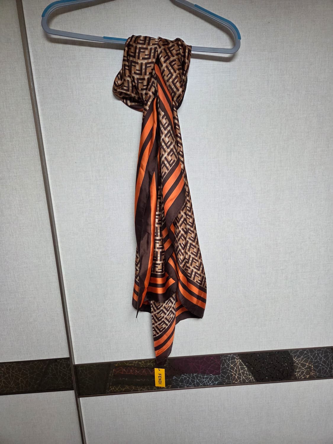 펜디 FF 로고 실크 머플러100% 상품이미지4