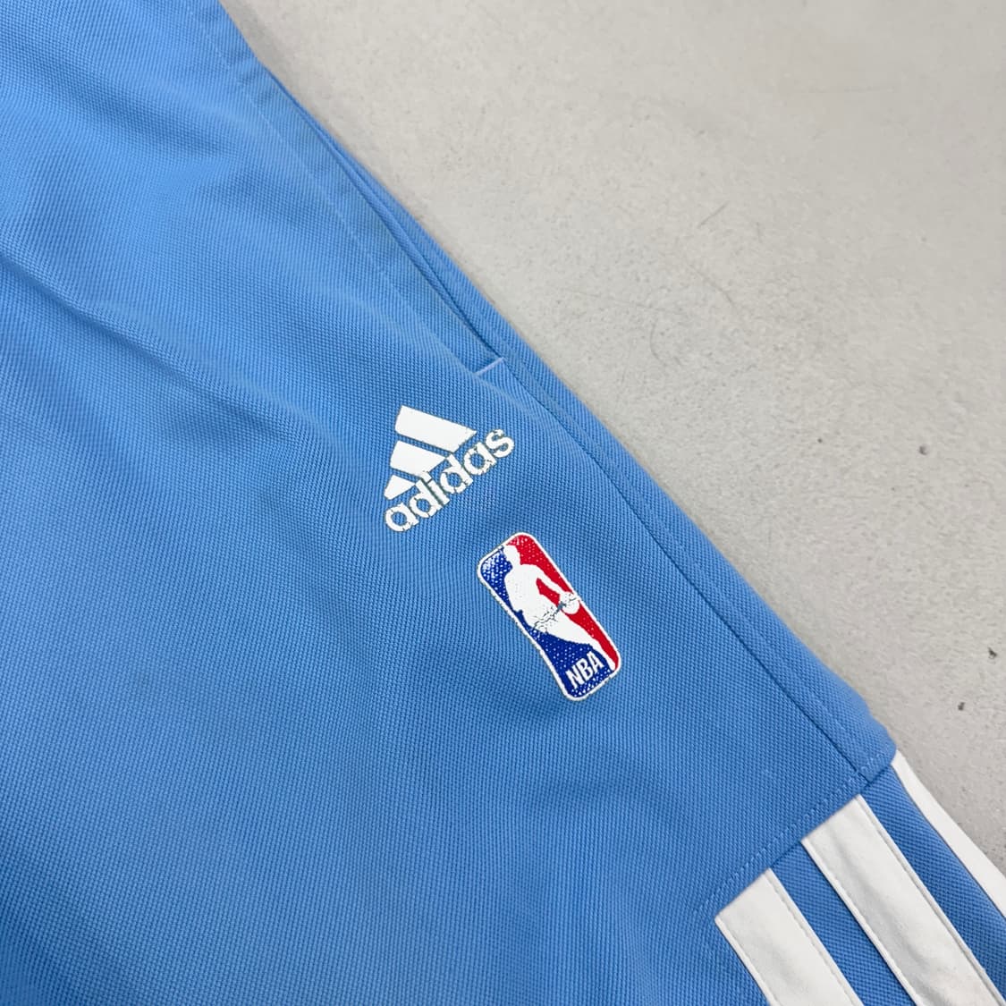 아디다스 X NBA 00s 삼선 올드스쿨 하늘색 와이드 트랙팬츠 상품이미지3