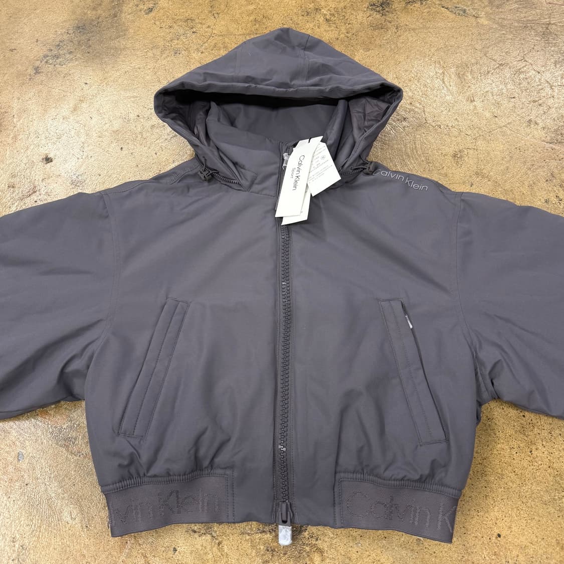 캘빈클라인 딥그레이 크롭 숏패딩  상품이미지3