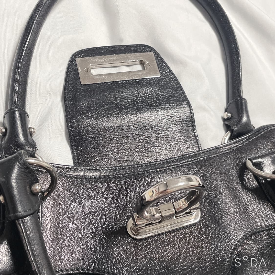페라가모 블랙 숄더백 상품이미지7