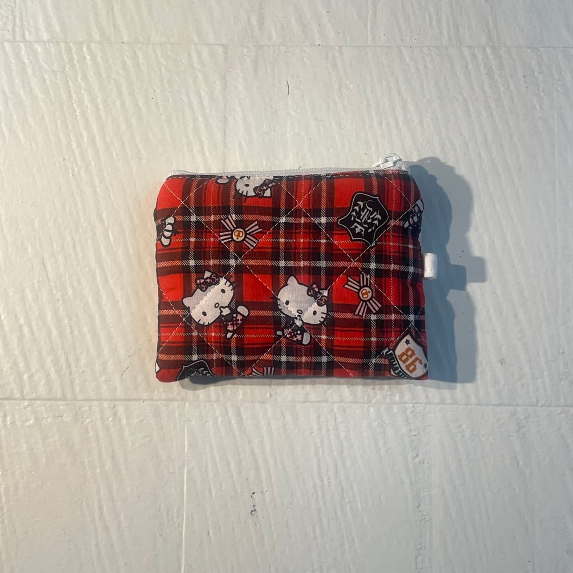 [ 핸드메이드 ]  헬로키티 레드 블랙 체크 미니 지퍼 카드지갑 상품이미지1