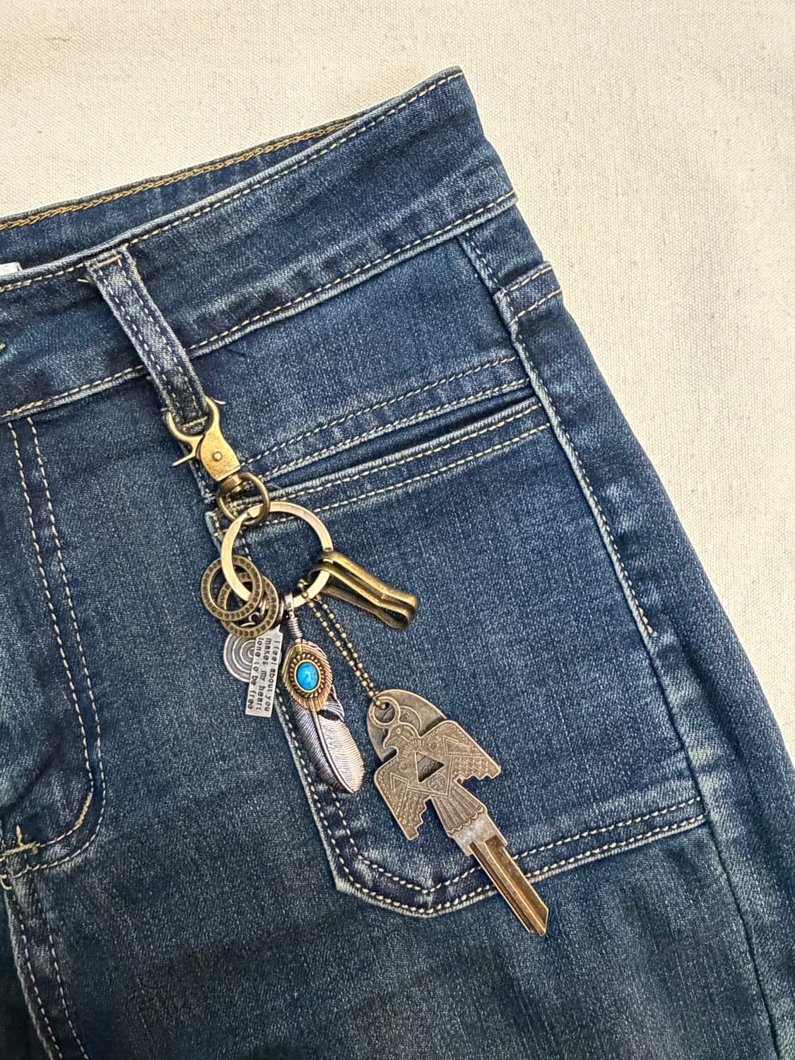 Quiet Blue Feather Keyring 상품이미지2