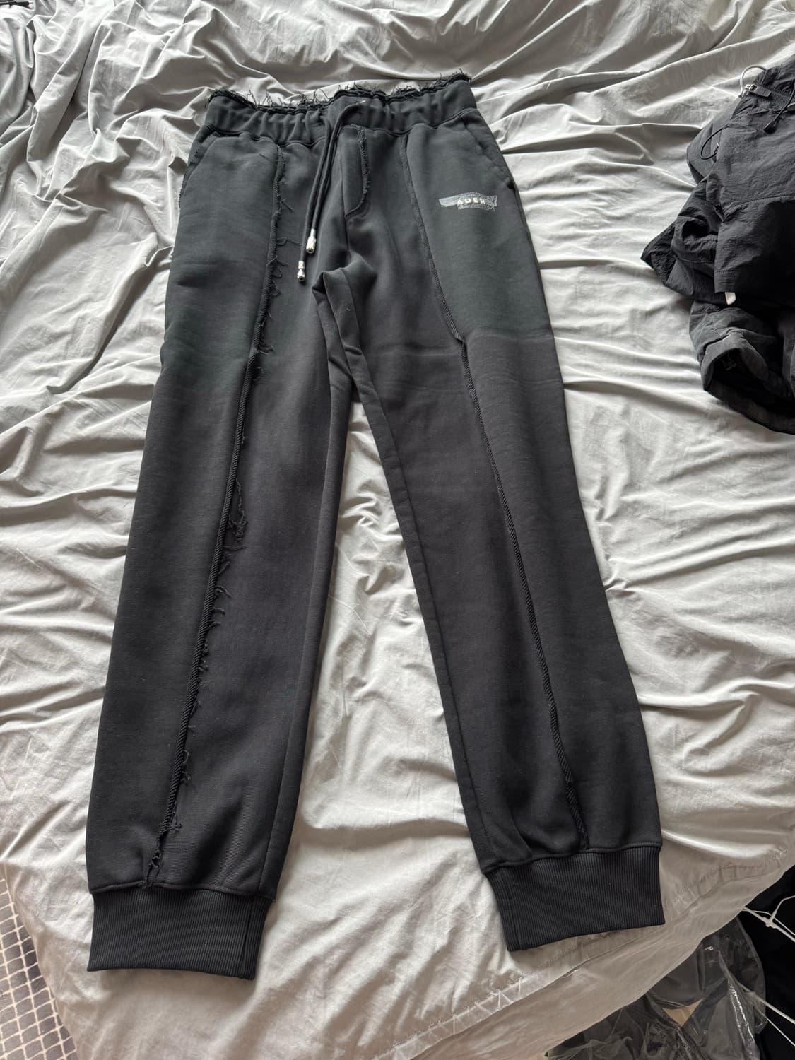 아더에러 duct tape sweatpants 츄리닝 상품이미지1