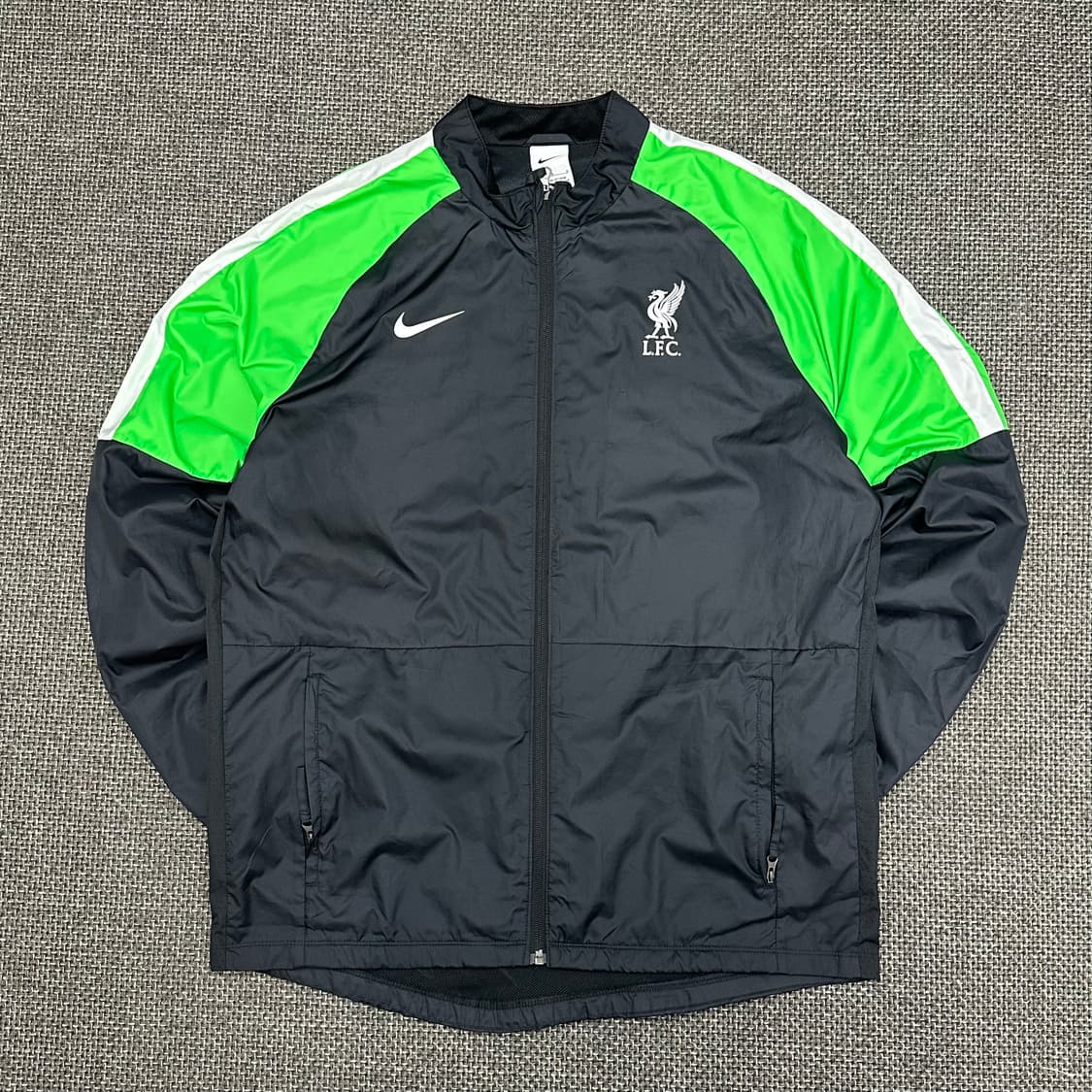 나이키 해외판 리버풀 레어템 바람막이 L 상품이미지2