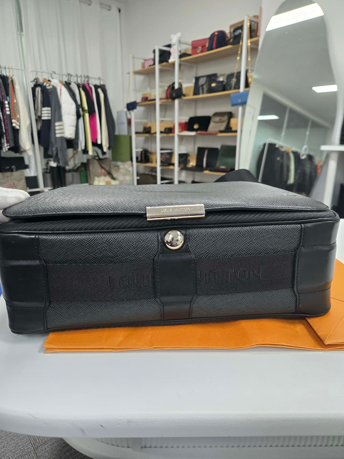 [50%세일] 루이비통 타이거 디스트릭트 숄더백 상품이미지7