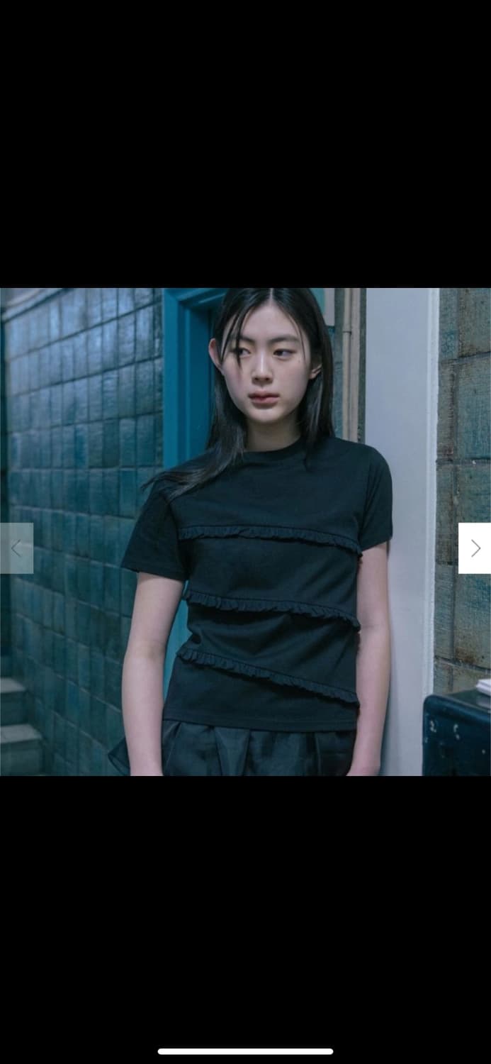 오헤시오 프릴 티셔츠 블랙 상품이미지1