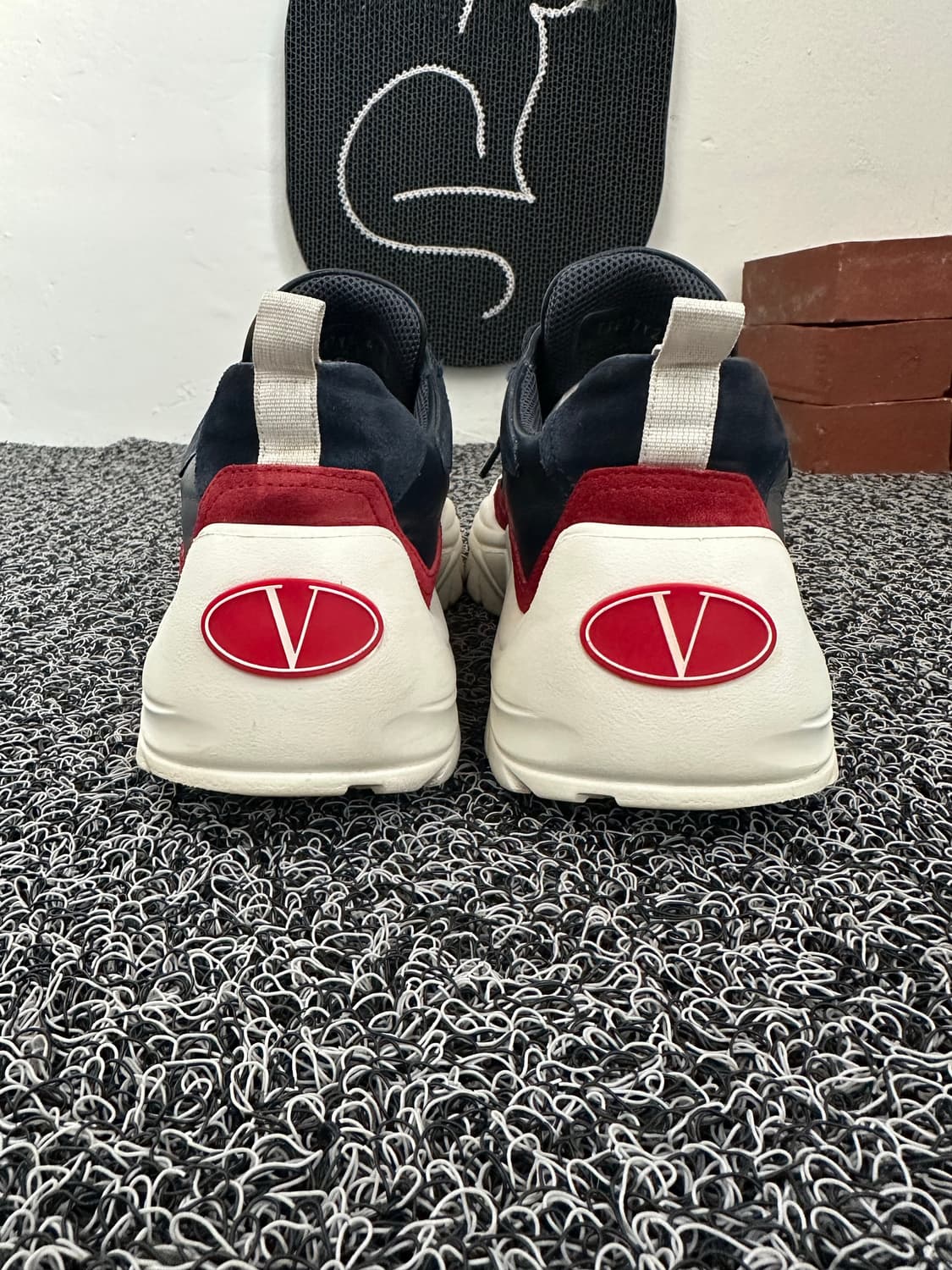 발렌티노 Garavani 네이비/레드 스니커즈 41 상품이미지2