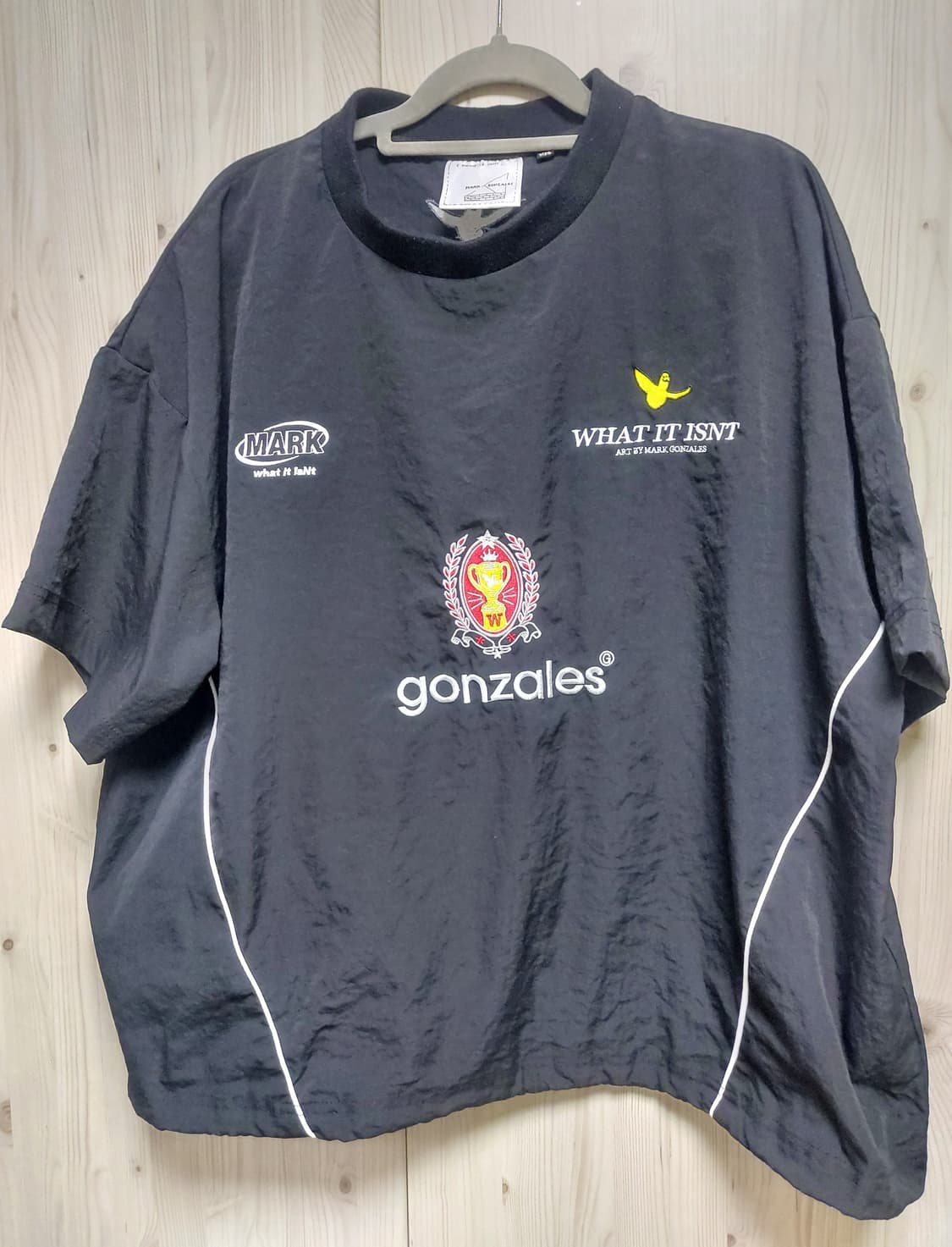 마크 곤잘레스 와릿이즌 엠블럼 블록코어 나일론 반팔 티셔츠 상품이미지1