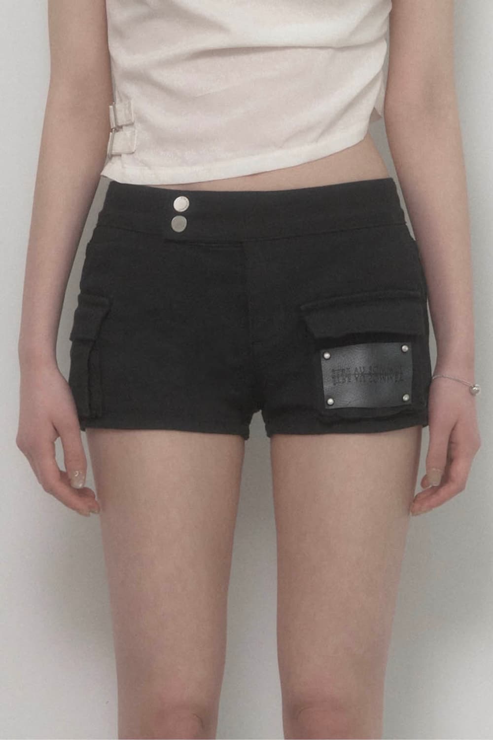 에트오소메 팬츠 Leather Patch Cargo Short Pants 상품이미지1