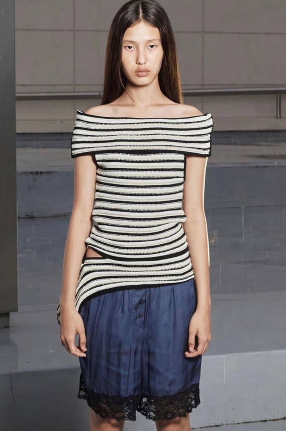 OPEN YY EMBOSSED STRIPE COWL TOP 상품이미지1