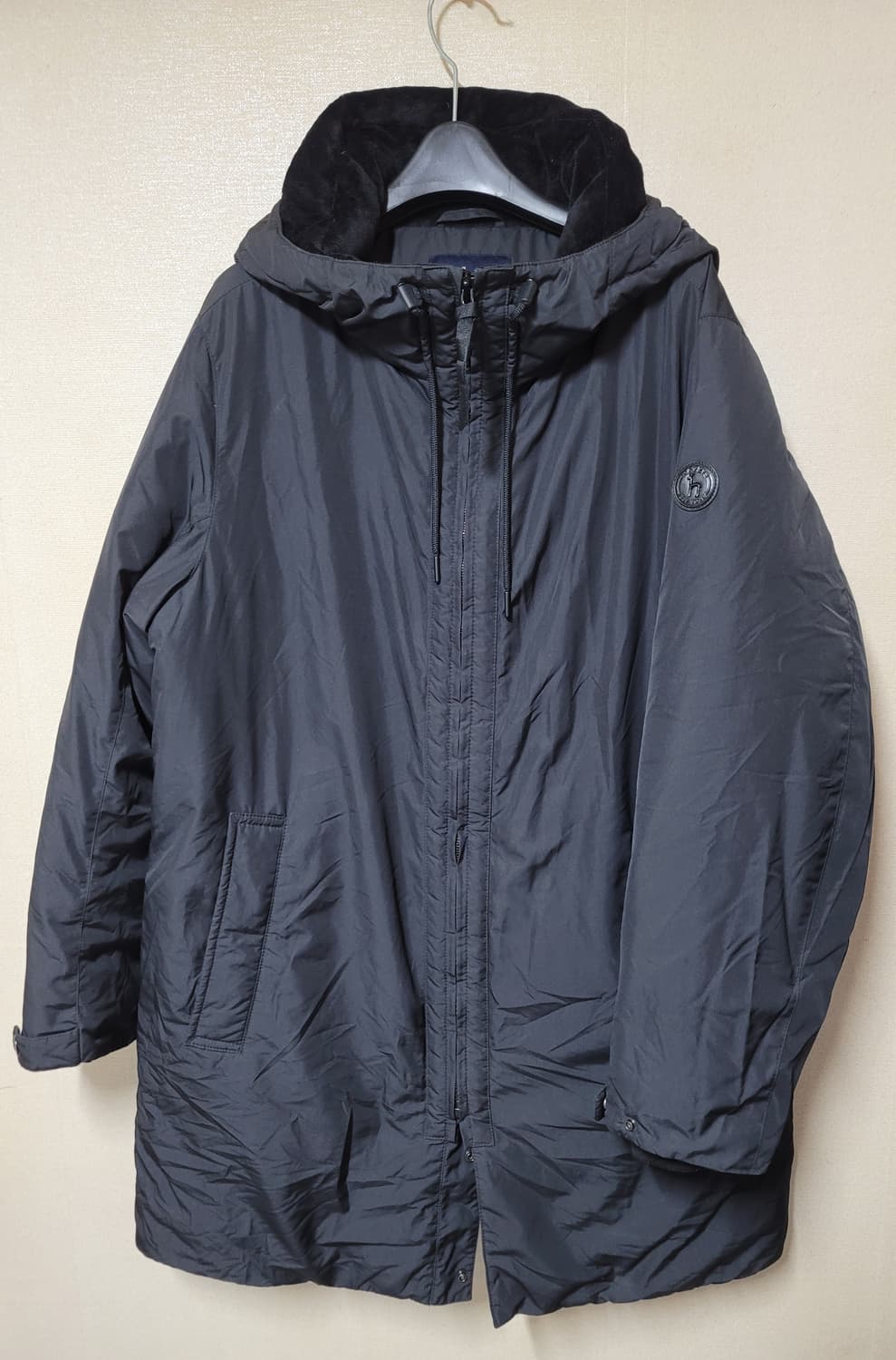 헤지스 로고패치 구스다운 후드코트 상품이미지1