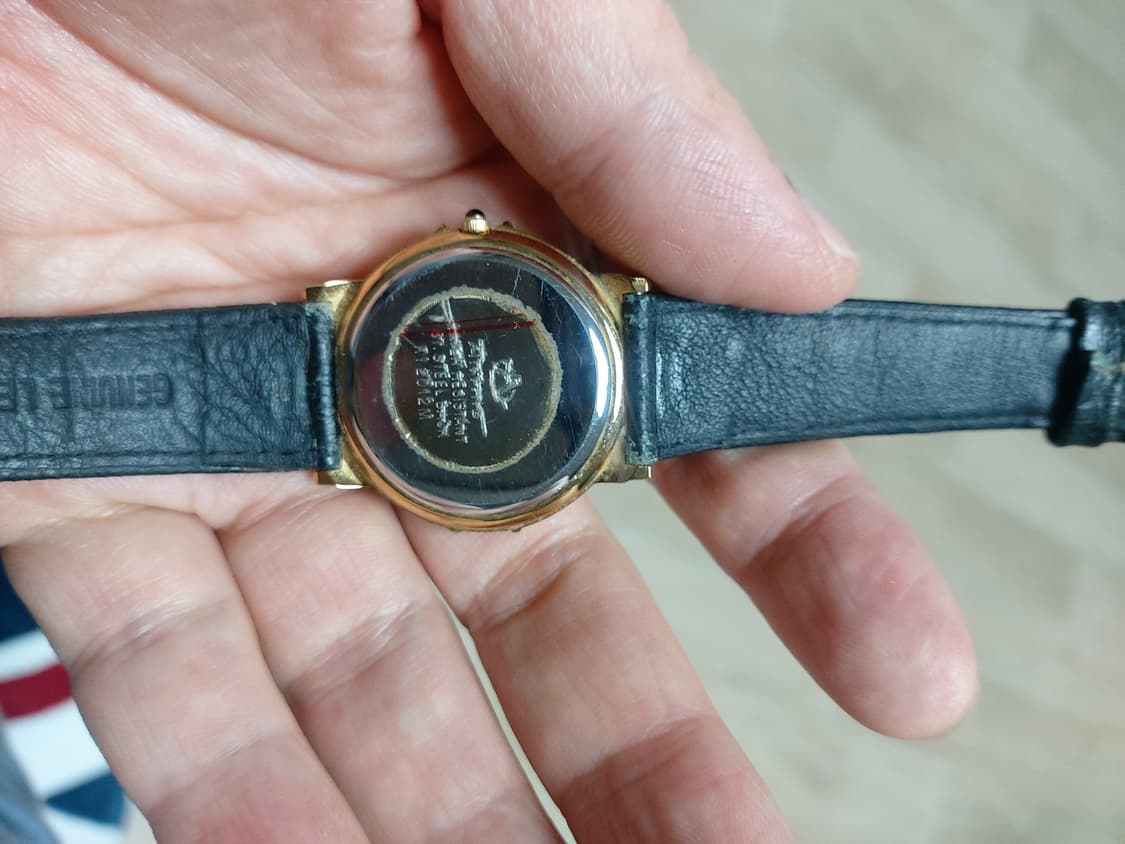 금장 Arthis 쿼츠 남성 시계입니다. 상품이미지3