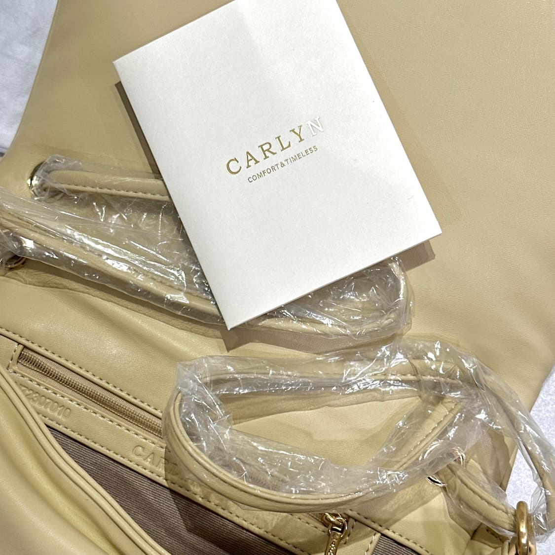 (새제품) 칼린 클라우드 버터색 패딩숄더백 상품이미지6