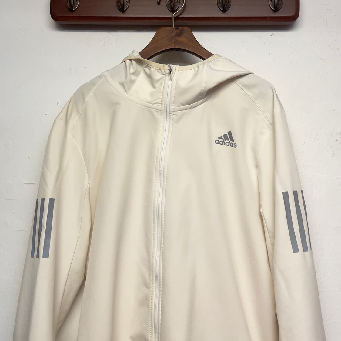 아디다스 러닝 화이트 경량 바람막이 자켓 상품이미지3