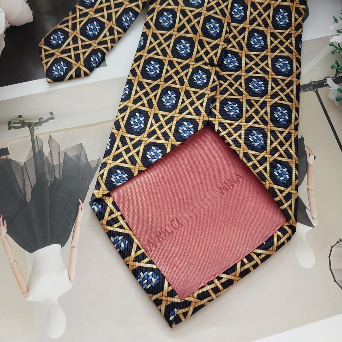 니나리치 실크 골드&네이비 기하 패턴 넥타이 9.6cm A등급 K1311 상품이미지7