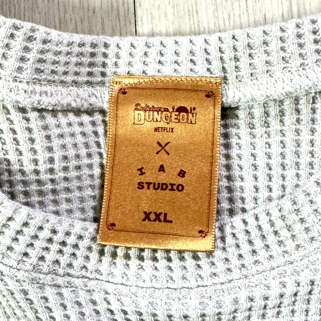 아이앱 스튜디오 x 던전밥 와플 롱슬리브 오트밀 팝니다 상품이미지3