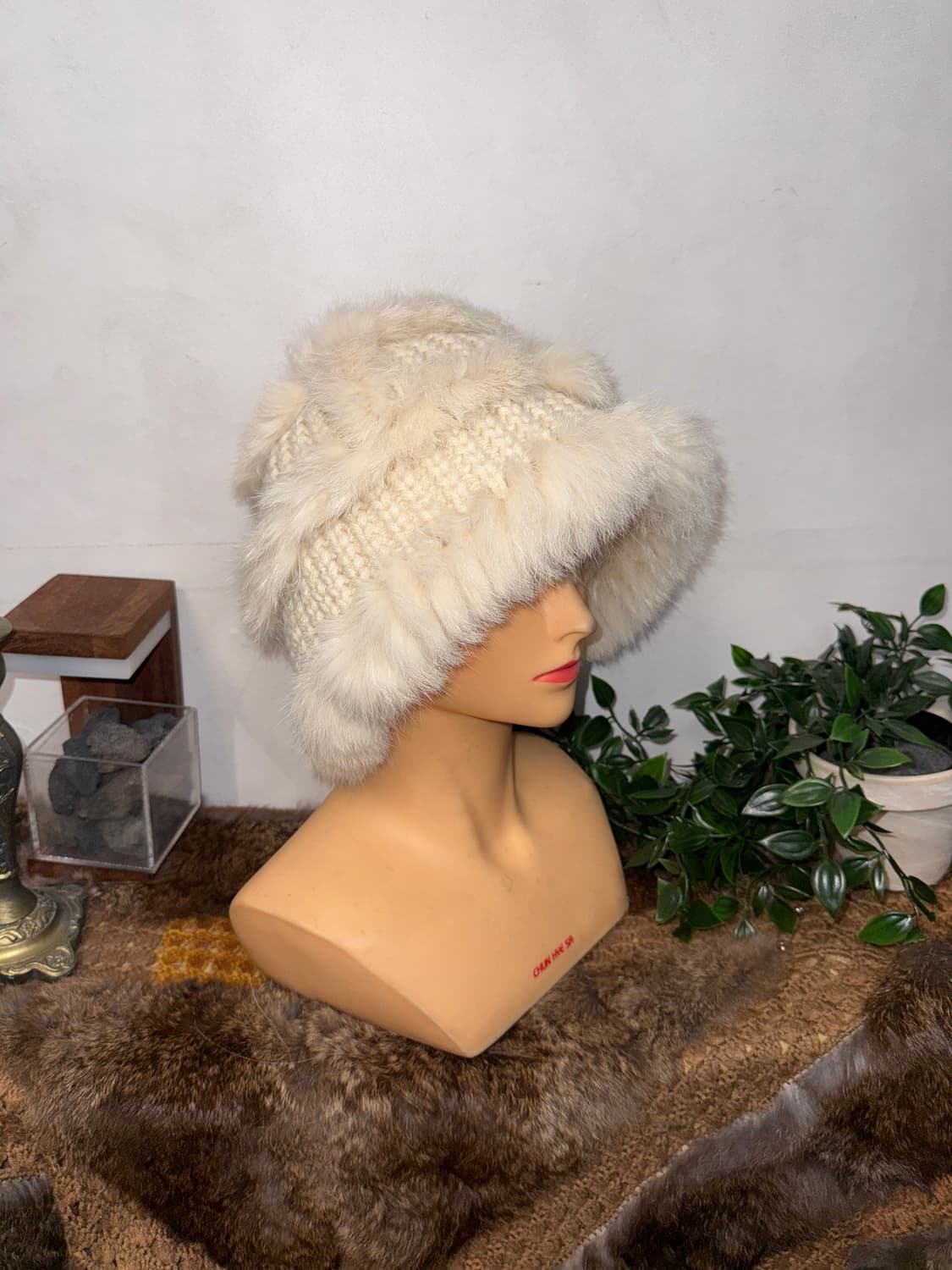 Ivory fur trimming knit bucket hat 상품이미지4